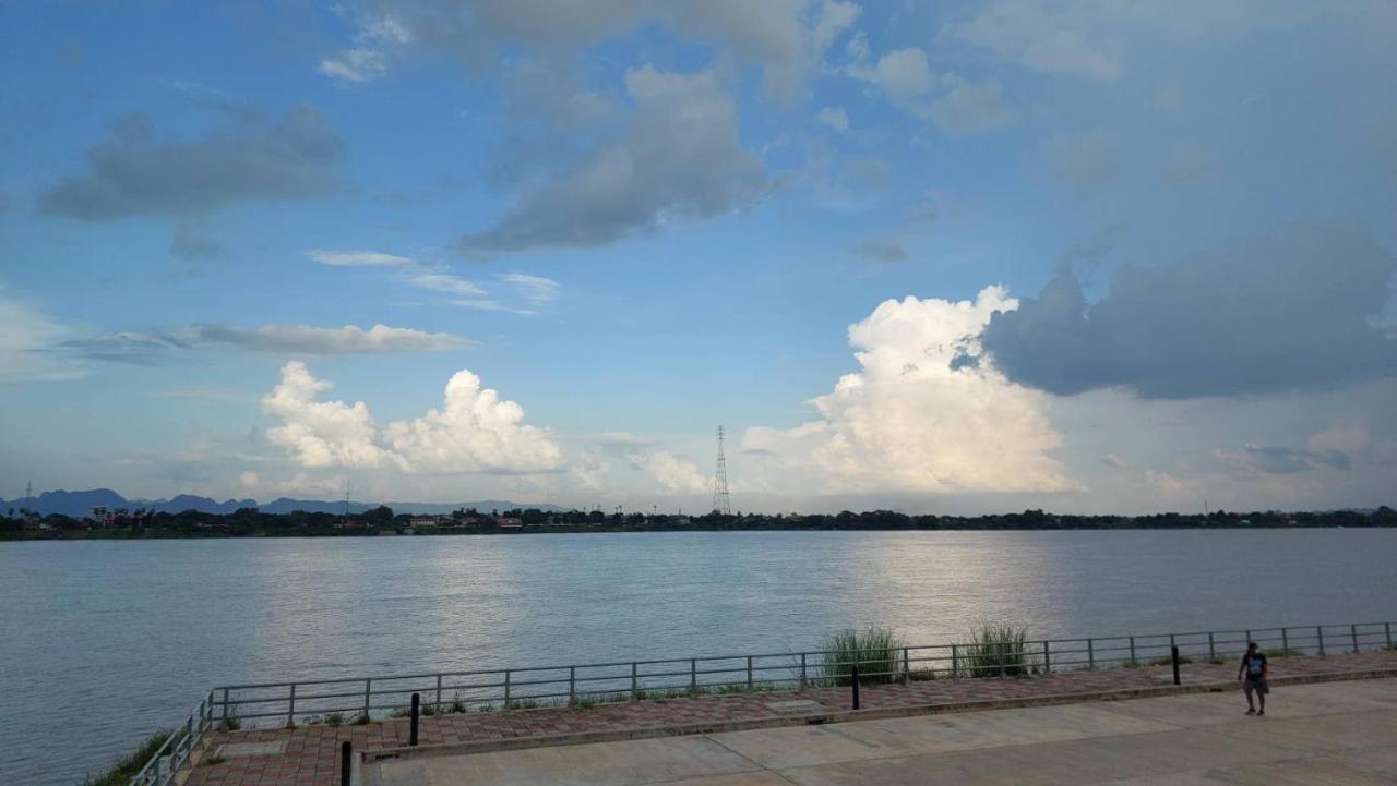 HAPPY SPACE วิลล่าทั้งหลัง 2นอน 2น้ำ ฟรี Wifi จอดรถ นครพนม ภายนอก รูปภาพ